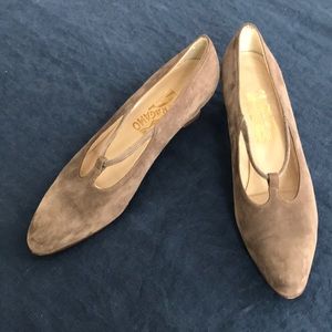 Salvatore Fertagamo brownish-grey, suede, low heeled pumps with vamp detailing